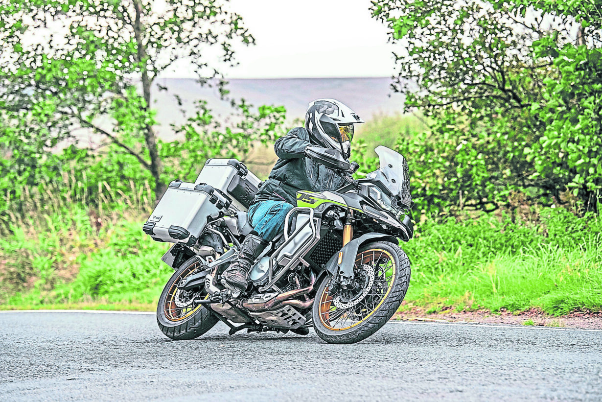 Voge 900DSX